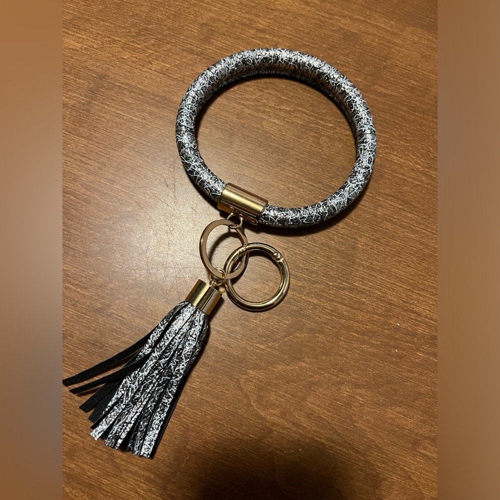 3/$25- NWOT! Wristlet key chain.